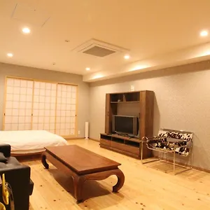 Shimanouchi Luxury アパート